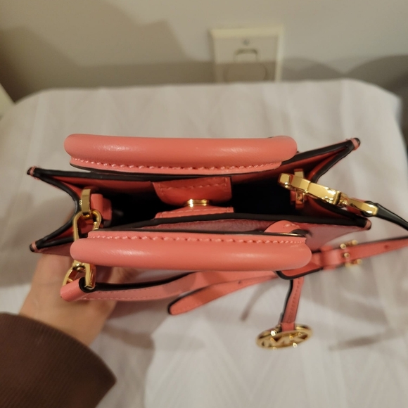 MICHAEL KORS handbag - Picture 3 of 5